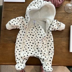 Adorable Nordstrom star newborn hooded bunting
